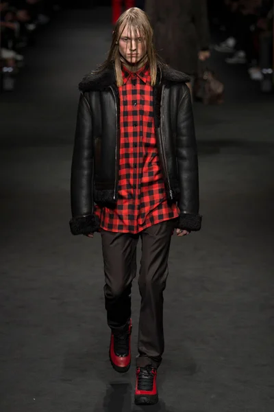 Look 15